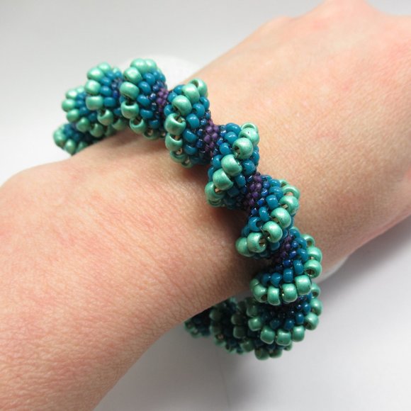 Cellini Spiral beadwoven bracelet - Picture 1 of 12